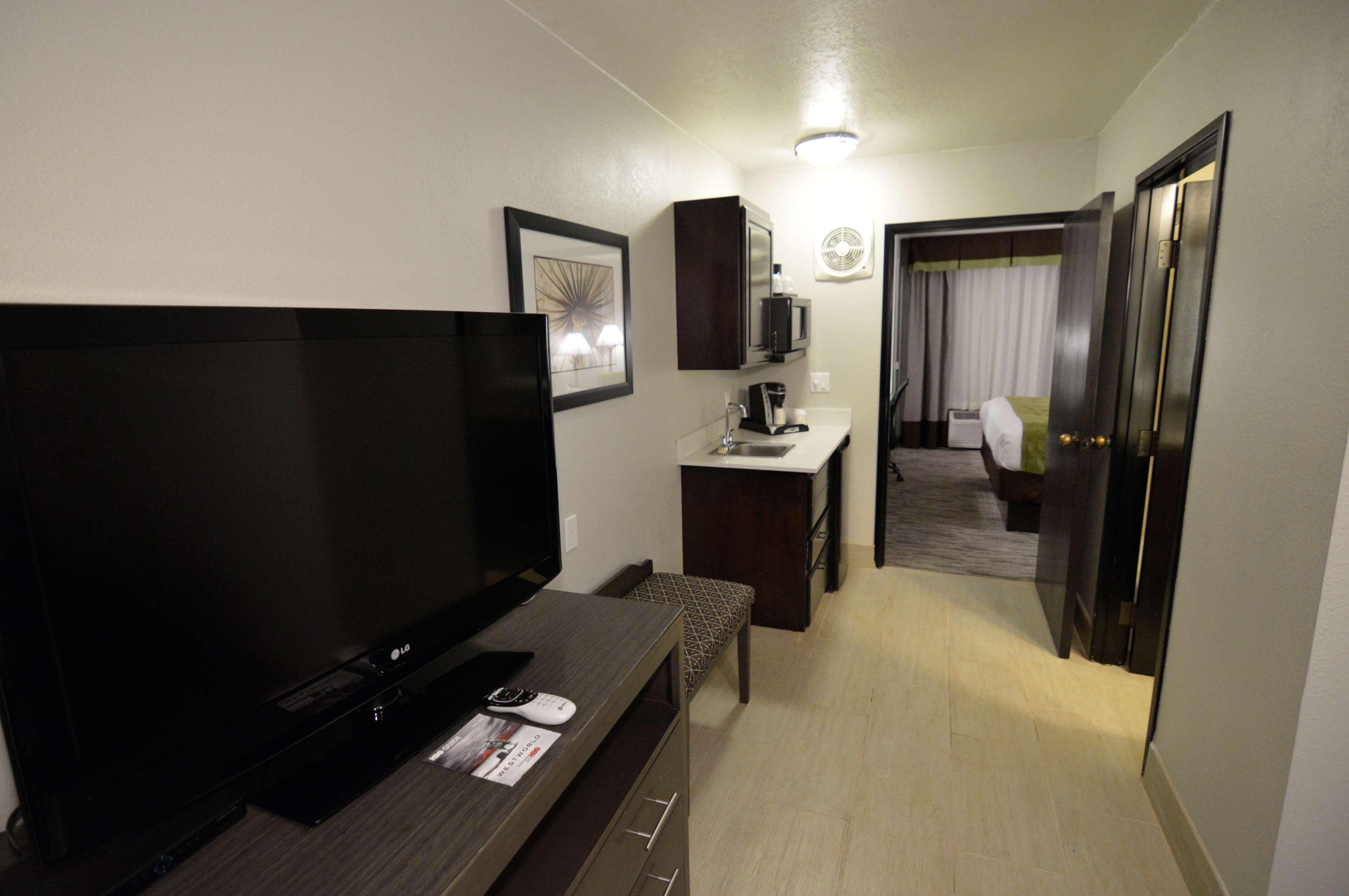Best Western Plus Liberal Hotel & Suites Ngoại thất bức ảnh